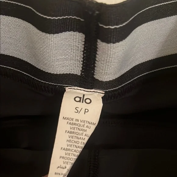 ALO Yoga Black Leggings Full-Length Slim Fit - Picture 3 of 4